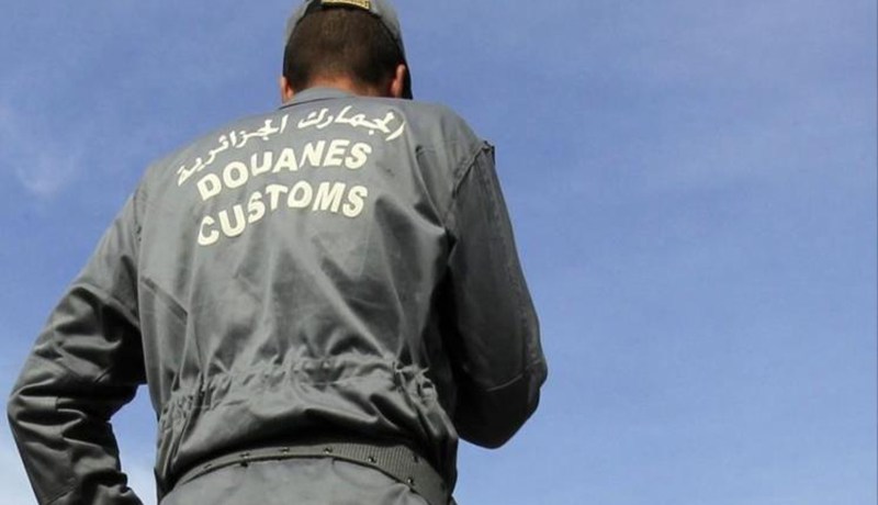 توقيف ضابطي جمارك بعد «معركة» بينهما بالأسلحة البيضاء في سكيكدة