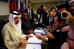 أوبك تمدد اتفاق خفض إنتاج النفط إلى مارس 2018