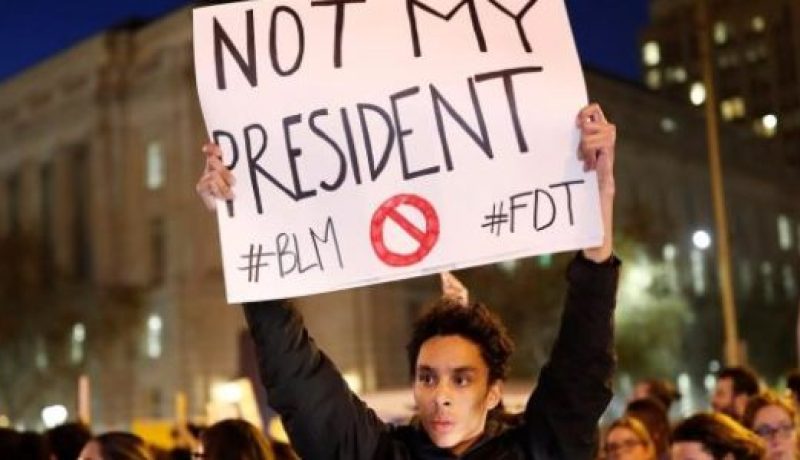 إصابة شخص بطلقات نارية في مظاهرة مناهضة لترامب