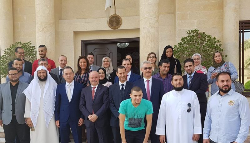 زمالي يلتقى أفراد الجالية الجزائرية بالكويت