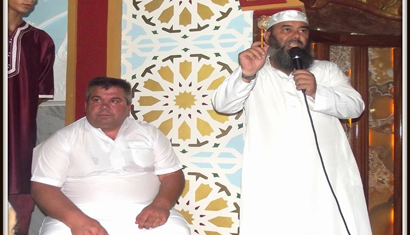 برتغالي يعتنق الإسلام بمسجد الشهداء في سيدي بلعـــــباس