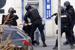 إتهام شخصين في باريس بالتواطئ مع جزائري لتفجير كنيستين