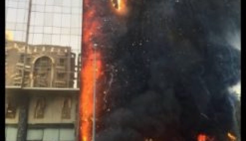 بالفيديو.. نشوب حريق في أحد الفنادق بمكة المكرمة
