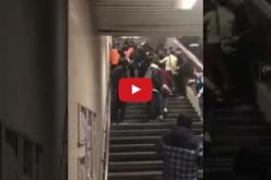 بالفيديو.. تعرض جماهير نابولي الإيطالي للضرب بمحطة مترو اسطنبول
