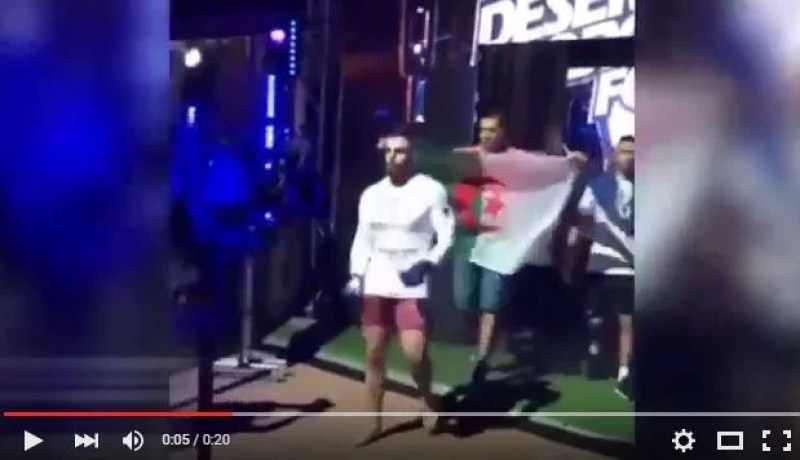 بالفيديو مصارع جزائري يعبر عن حبه لبنزيمة بهذه الطريقة