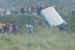 بالصور والفيديو .. إنقلاب حافلة بركابها ببلدية وادي لعنب في عنابة