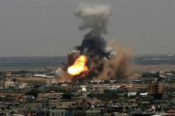 إصابة فلسطيني وتضرر عدد من المنازل جراء قصف طائرات الإحتلال الإسرائيلي لقطاع غزة