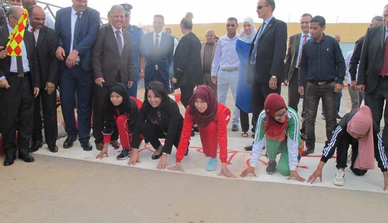 بالصور.. وزيرة البيئة تشارك في سباق النظافة رفقة الطالبات