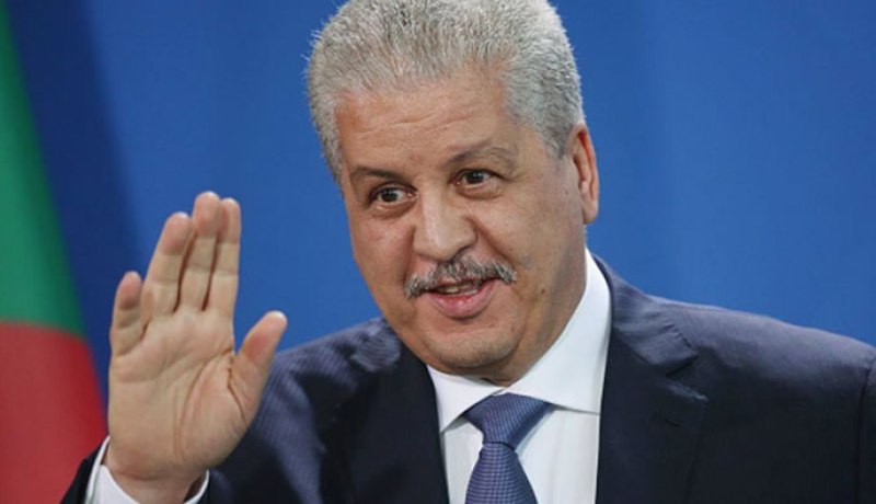 سلال يلتقي بأفراد الجالية الجزائرية المقيمة بتونس