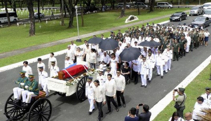 دفن الدكتاتور ماركوس في مقبرة الأبطال تثير احتجاجا في الفلبين