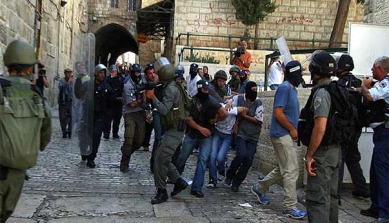 إصابة 10 فلسطنيين في مواجهات المسجد الأقصى