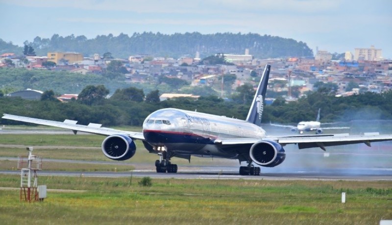 إيران توقع صفقة مع “بوينغ” لشراء 80 طائرة