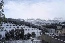 غلق طرق وطنية وعزل العديد من القرى بسطيف بسبب تراكم الثلوج