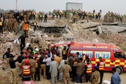 44 قتيلا حصيلة انهيار مصنع في باكستان