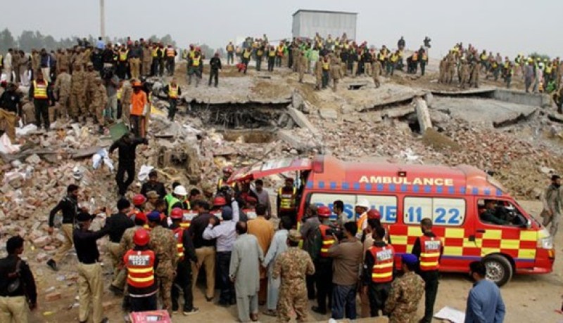 44 قتيلا حصيلة انهيار مصنع في باكستان