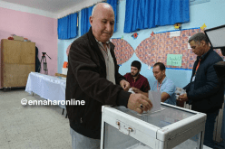 بالصور ..وزير الفلاحة السابق يدلي بصوته الإنتخابي ببوشاوي  