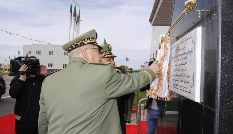 بالصور..الفريق قايد صالح يدشن المركز الرئيسي لصيانة أجهزة الحرب الإلكترونية