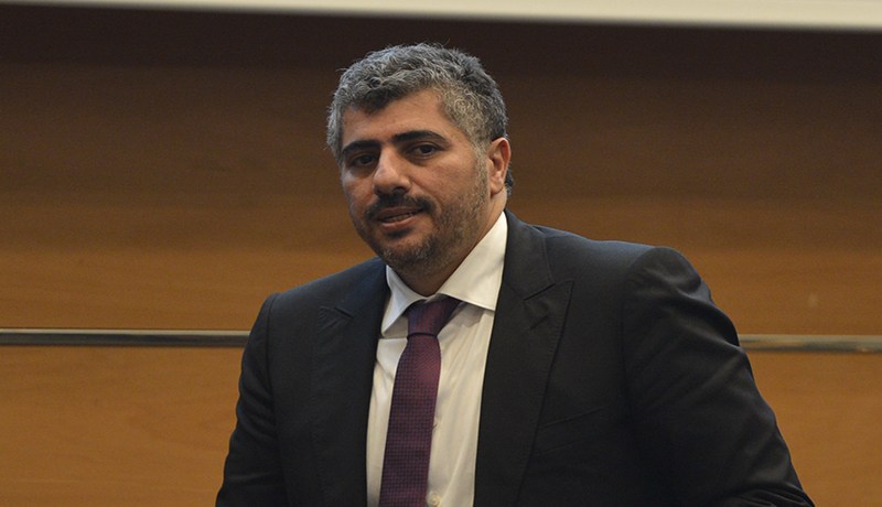 بن عمر يشجّع الاستثمار