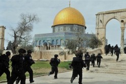 مستوطنين اسرائيليون يقتحمون المسجد الأقصى ودعوات لاقتحامات واسعة غدا