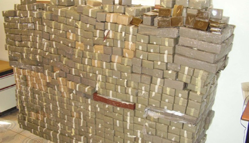 شرطة ندرومة تحجز 5 قناطير كيف بعد مطاردة سيارة فخمة بتلمسان