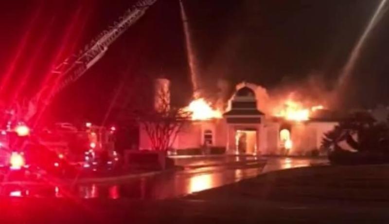 اندلاع حريق مجهول يتسبب في انهيار مسجد بولاية تكساس الأمريكية