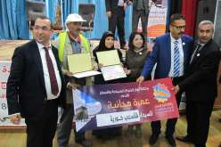 بالصور..زرواطي تهدي عمال النظافة لبرج بوعريريج “عمرة”
