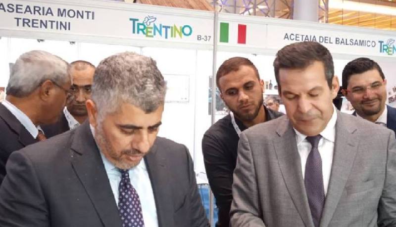 بالصور..جلاب وبن عمر يزوران أجنحة الشركات الجزائرية في معرض قطر