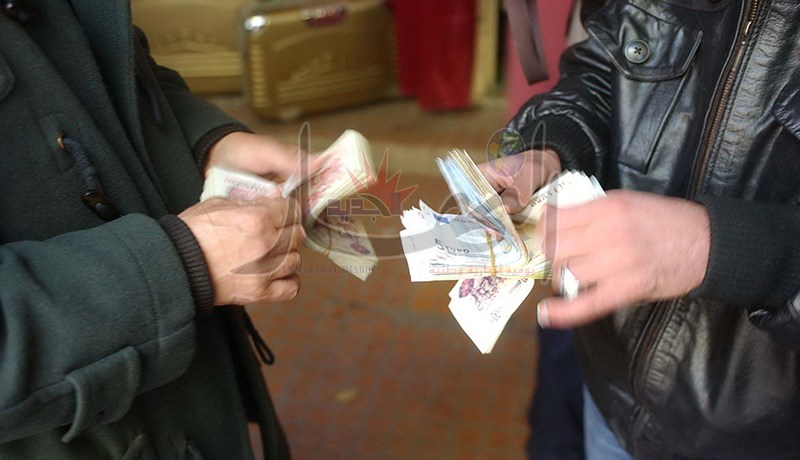 2015 رقم قياسي للأورو والدولار مقابل الدينار