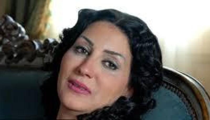 الممثلة المصرية وفاء عامر تعلن توبتها