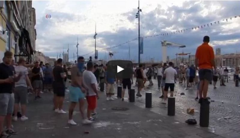 بالفيديو.. إشتباكات بين مشجعي إنجلترا والشرطة الفرنسية في مارسيليا