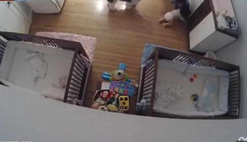 بالفيديو.. لقطات تحبس الأنفاس لطفل ينقذ أخاه