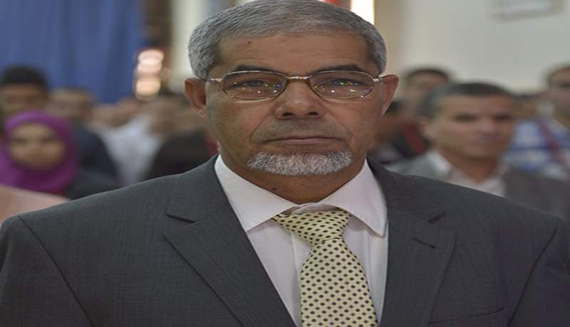 فليون معجب بصورته