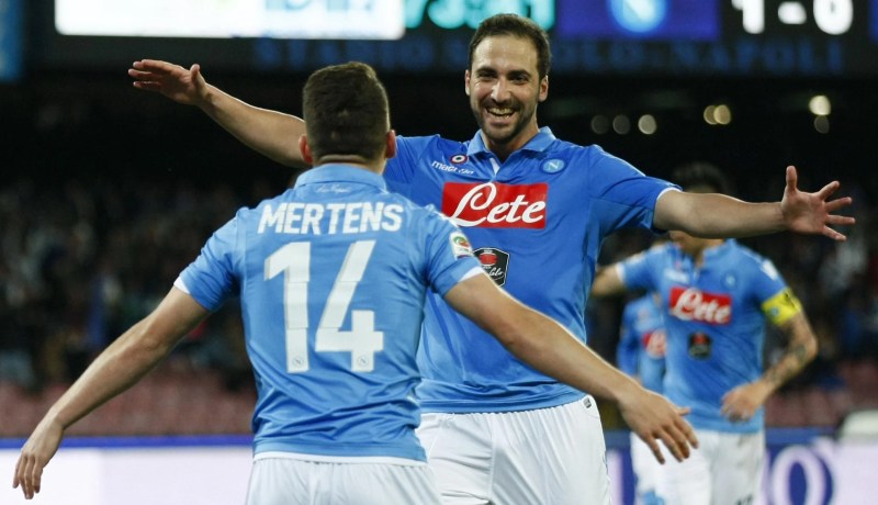 بالصور هكذا تعبر جماهير نابولي عن رفضها العنصرية