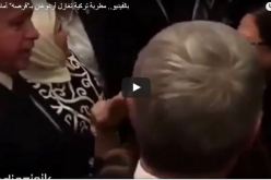بالفيديو.. مطربة تركية تغازل أردوغان أمام زوجته