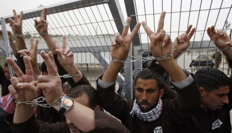 الأسرى الفلسطينيون يواصلون إضرابهم عن الطعام  لليوم الـ32على التوالي