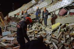 وفاة 39 شخصا وتسجيل 948 هزة ارتدادية في تركيا