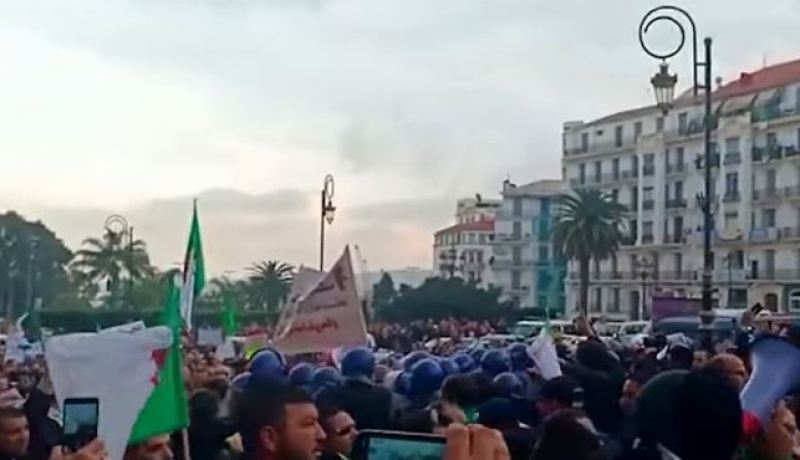ناهضوا التمديد وطالبوا بالتغيير.. المحامون ونقابيو U.G.T.A يخرجون للشارع