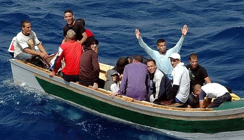 توقيف 11 مهاجرا غير شرعي بعرض البحر في وهران