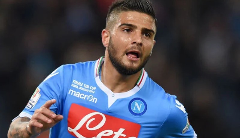 لص يسرق نجم نابولي.. ويفاجئه بطلب غريب