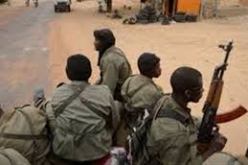 مقتل ثلاثة جنود ماليين في اشتباك مع مسلحين بالشمال البلاد