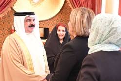 بالصور.. وزيرة التضامن تحظى باحتفاء مميز بالبحرين