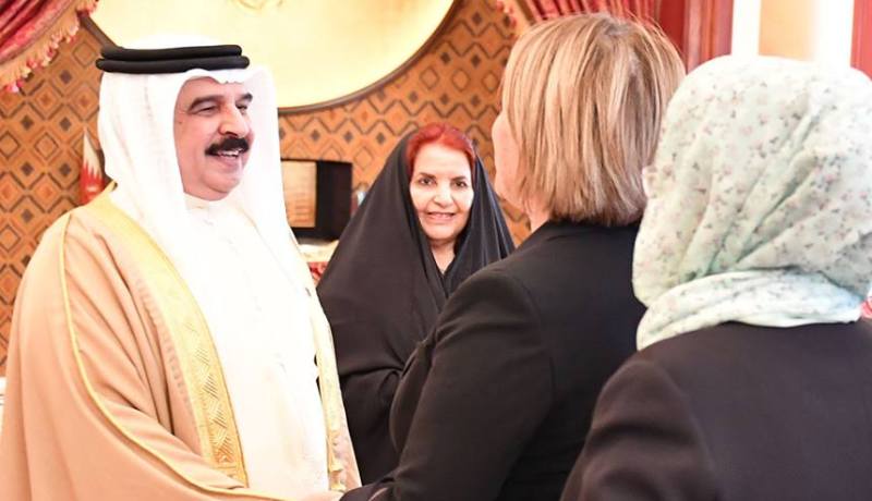 بالصور.. وزيرة التضامن تحظى باحتفاء مميز بالبحرين