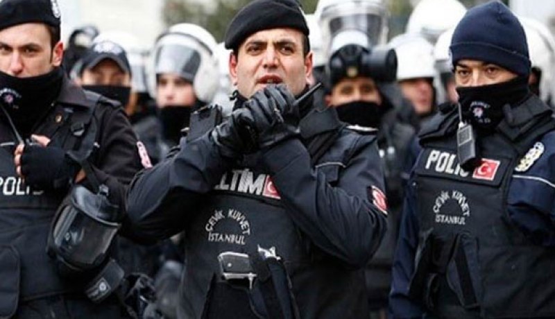 الشرطة التركية تفجر حقيبة في إسطنبول