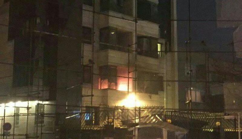 حرق قنصلية العربية السعودية في ايران بعد اعدام المعارض الشيعي نمر النمر