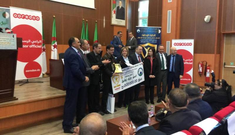 بالصور .. وزيرة التضامن تكرم الفائز بجائزة أفضل إبداع رقمي موجه للأطفال