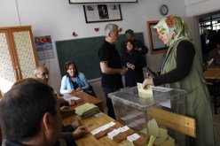 فتح مراكز الاقتراع للاستفتاء على التعديلات الدستورية في تركيا