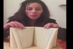 تونسية تحرق المصحف الشريف تضامنا مع شارلي ايبدو