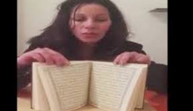 تونسية تحرق المصحف الشريف تضامنا مع شارلي ايبدو