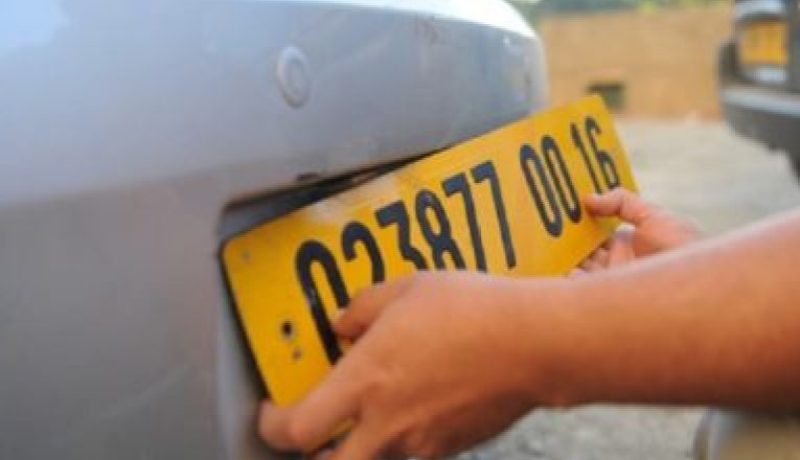 ولاية الجزائر تدعو مصنعي ومركبي لوحات ترقيم المركبات لسحب اعتمادهم