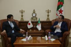 بالصور.. زمالي  يتباحث مع السفير الياباني بالجزائر